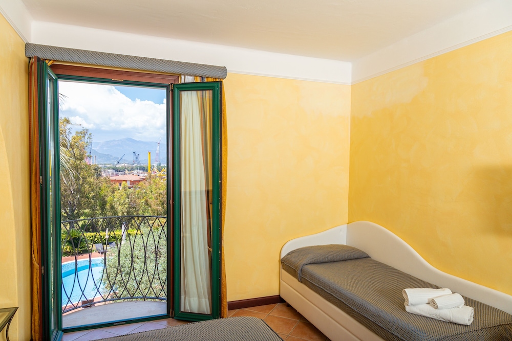 Panoramic Double or Twin Room - Photo 3