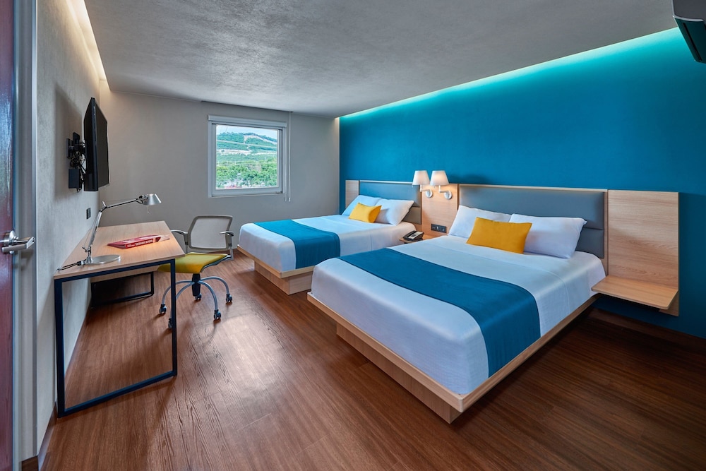 Suite, 2 Double Beds, Non Smoking - Photo 5