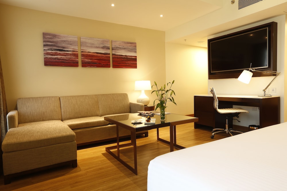 Studio Suite, 1 King Bed with Sofa bed, Poolside photo