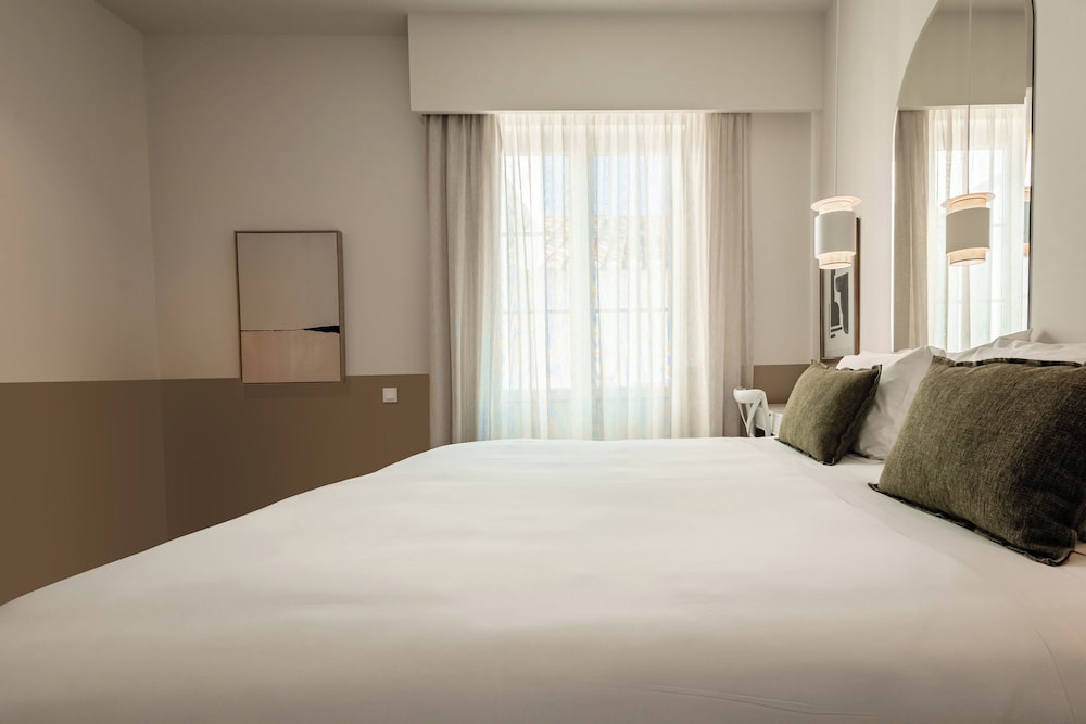 Superior Double or Twin Room (Church) - Photo 8