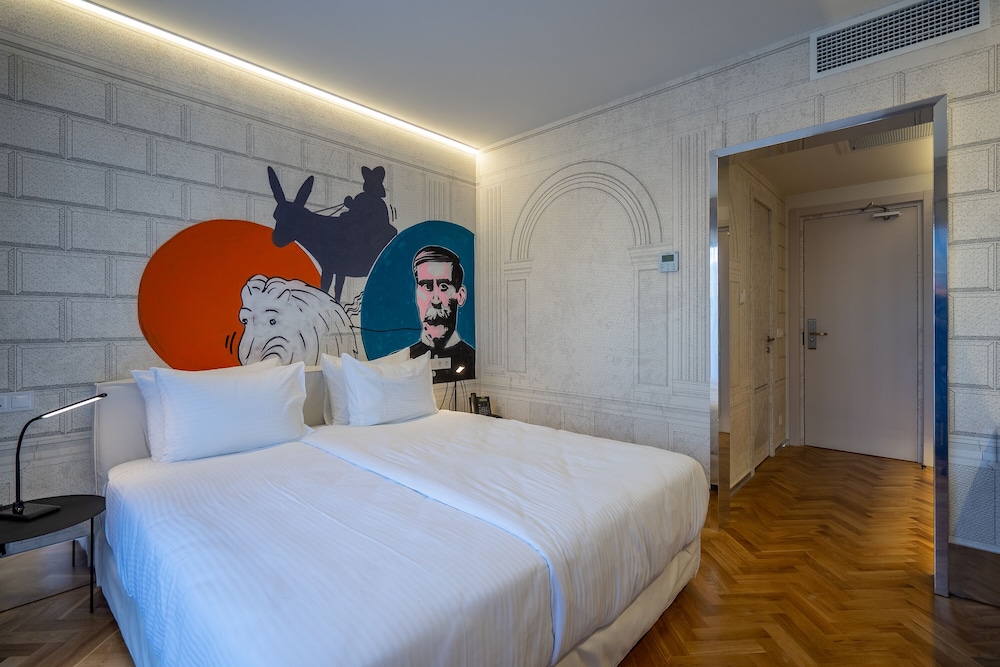 Standard Double Room - Photo 12