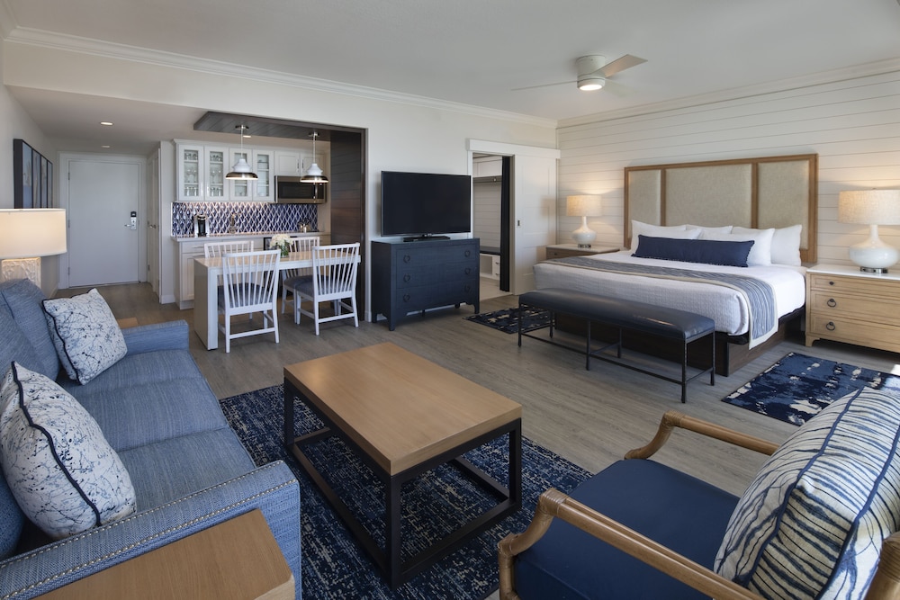 Studio Suite, 1 King Bed, Lagoon View photo 3