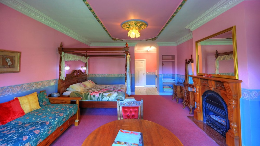 Executive Suite (Three) - Photo 4