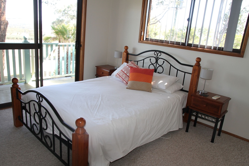 Comfort House, 5 Bedrooms, Vineyard View photo 1
