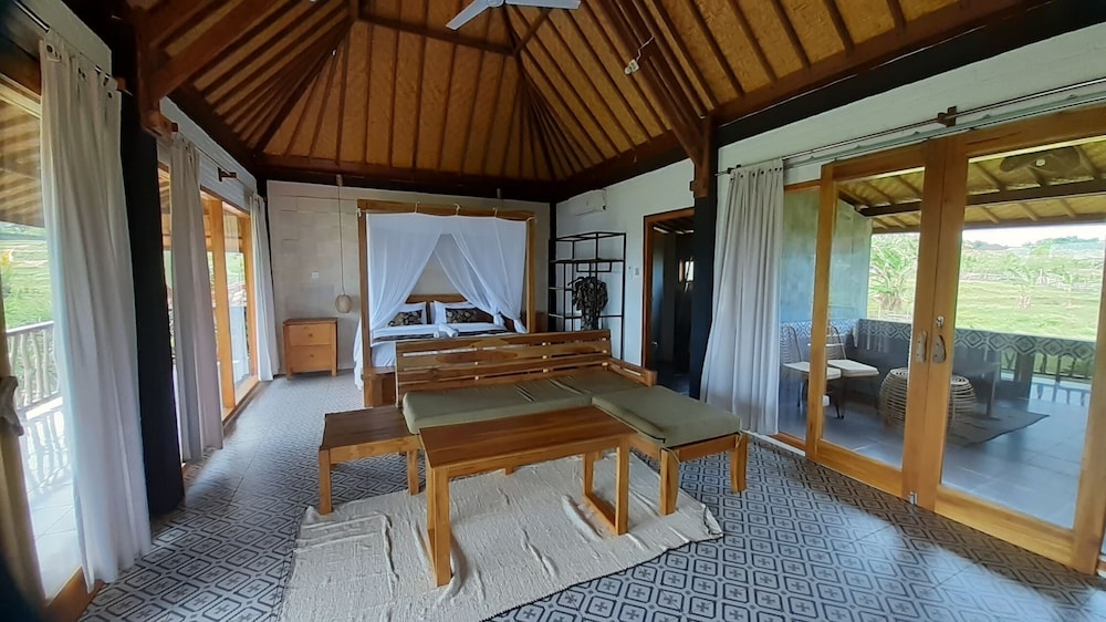 Deluxe Double or Twin Room, Private Bathroom, Partial Ocean View photo 2