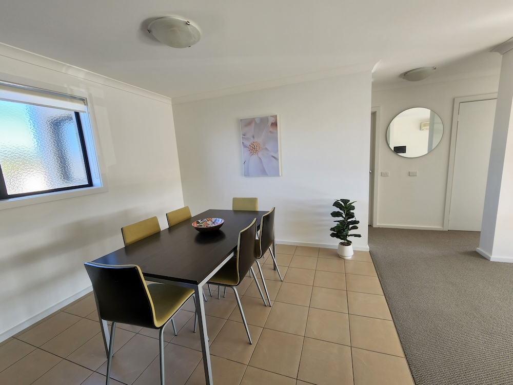 Deluxe One-Bedroom Apartment photo 3