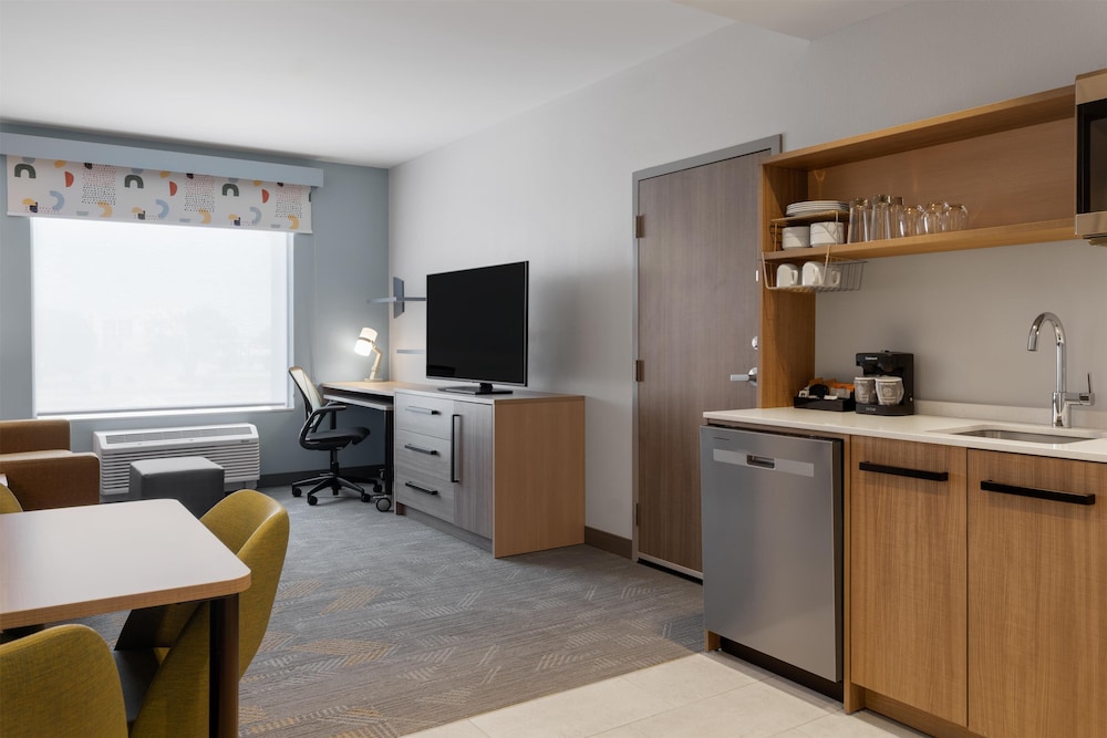 Suite, 1 Bedroom - Photo 5
