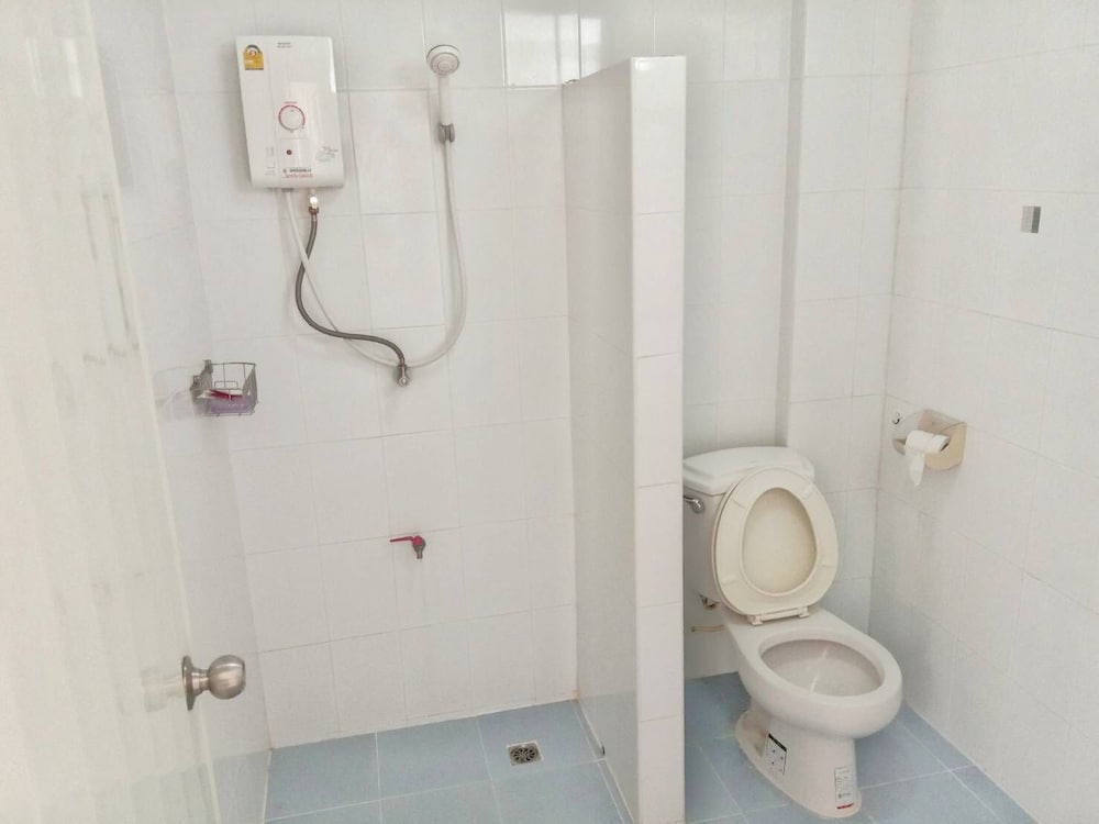 Standard Room, 1 King Bed, Non Smoking, Air conditioning photo 3
