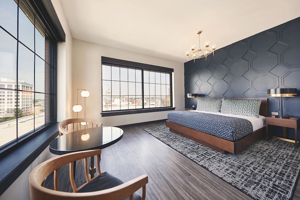 Suite, Balcony (V2)