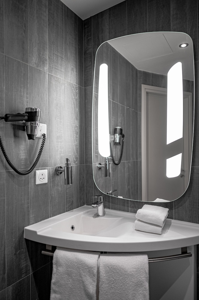 Twin Room, 1 Twin Bed (Skyline, High Floor) - Photo 7