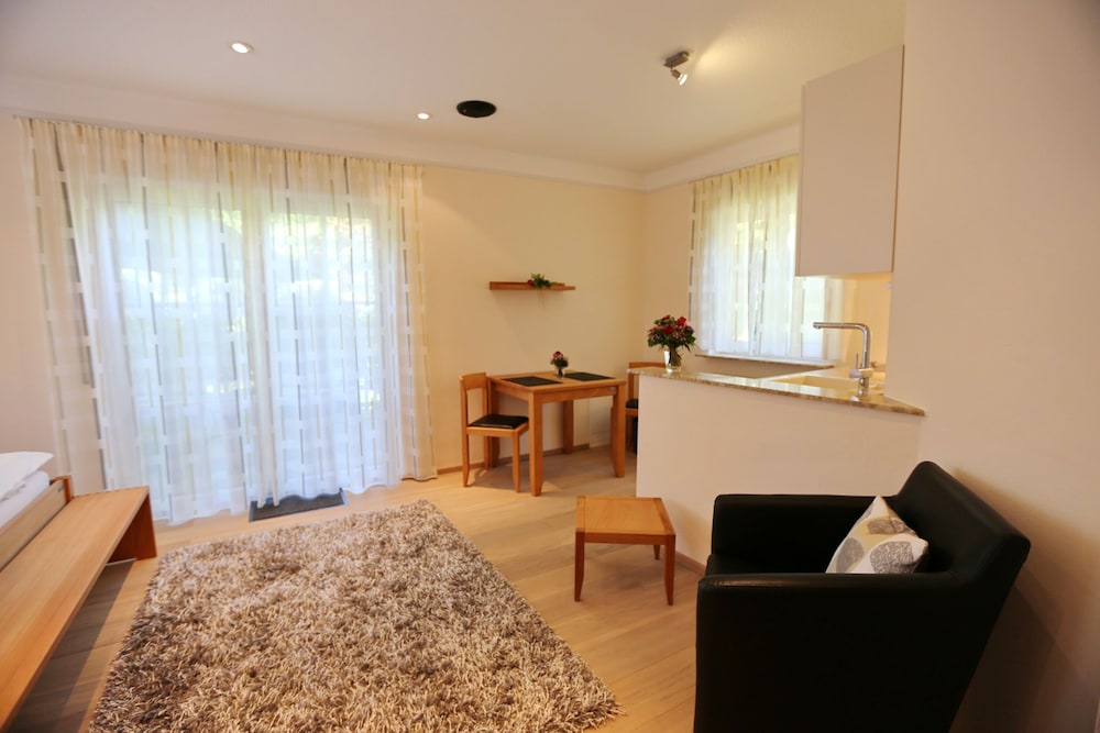 Deluxe Studio, 1 Bedroom, Kitchenette, Garden Area photo 2