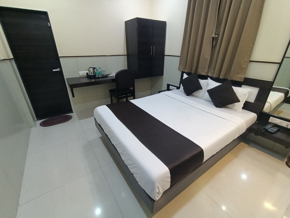 Deluxe Room - Photo 14