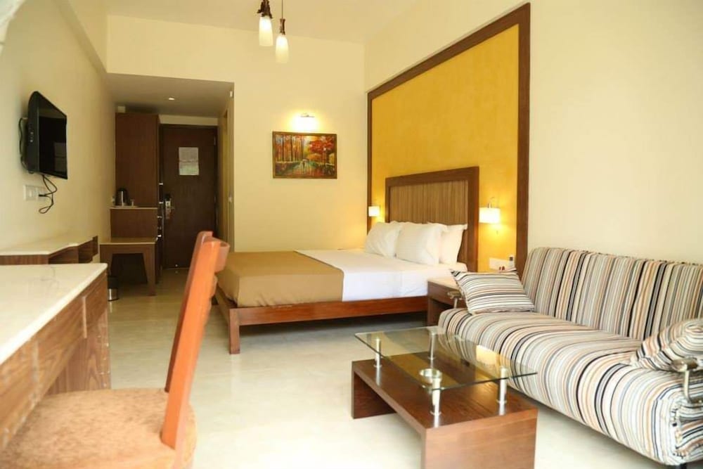Deluxe King Room - Photo 1