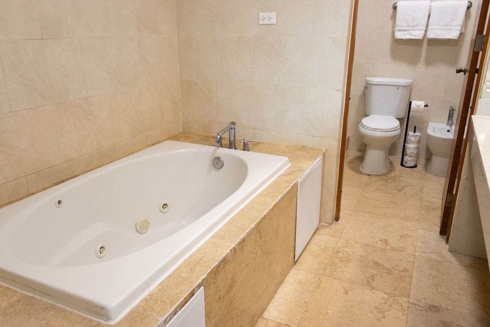 The Signature Suite - Photo 7