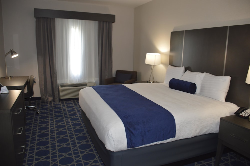 Suite, 1 King Bed With Sofa Bed, Non Smoking, Refrigerator & Microwave (With Sofabed) photo 3