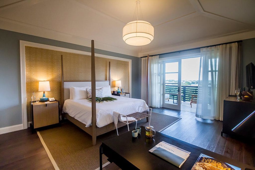 Deluxe Room, 1 King Bed, Non Smoking, Garden View photo 3