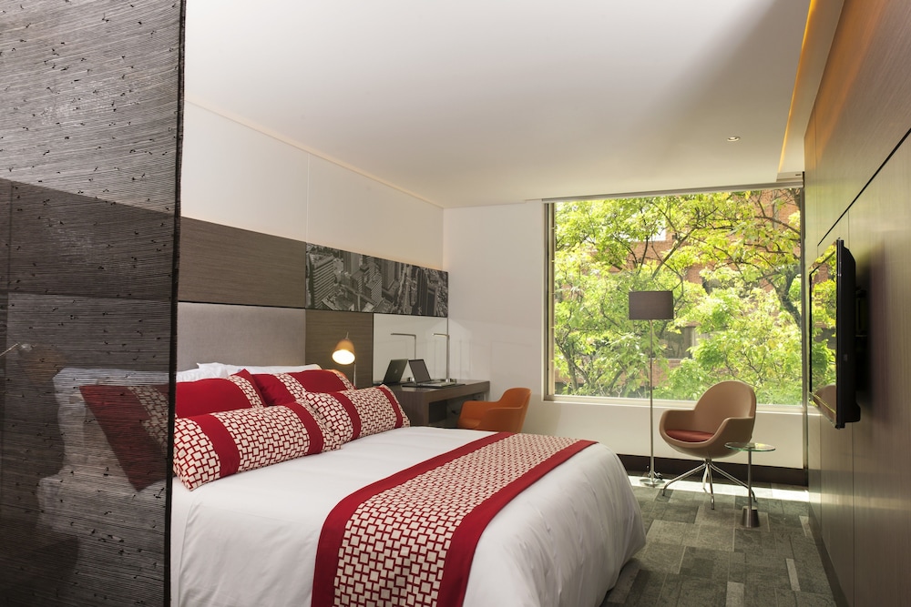 Superior Room, 1 King Bed photo 3