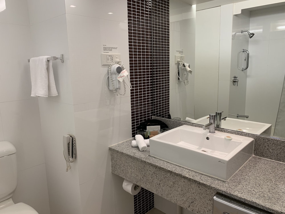 Deluxe Room, 1 King Bed Or 2 Single Beds, Harbor View thumbnail 6