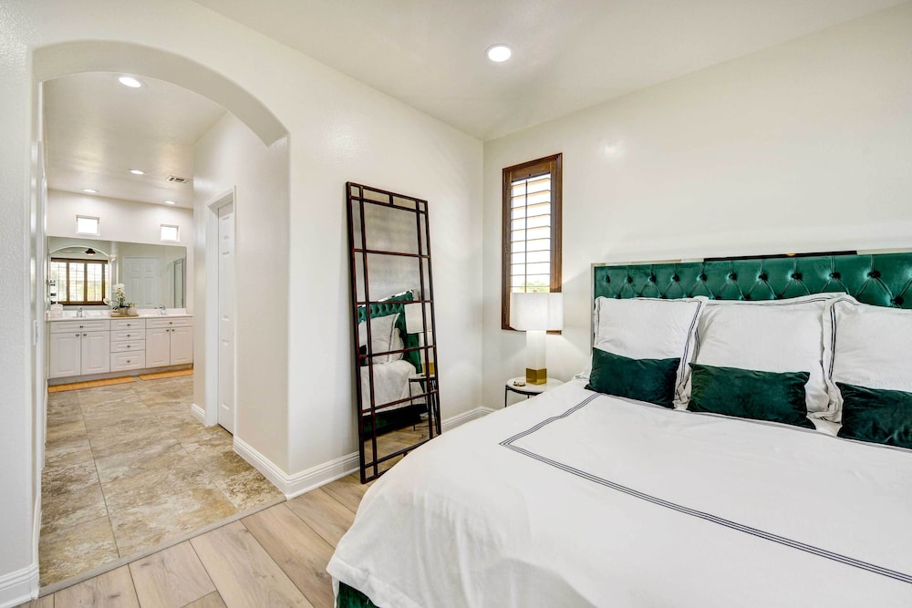 House (6 Bedrooms) photo 2