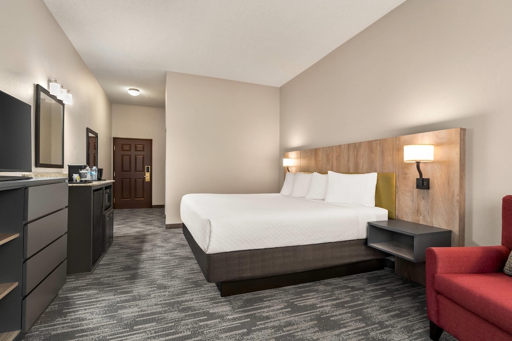 Room, 1 King Bed, Accessible, Non Smoking - Photo 4