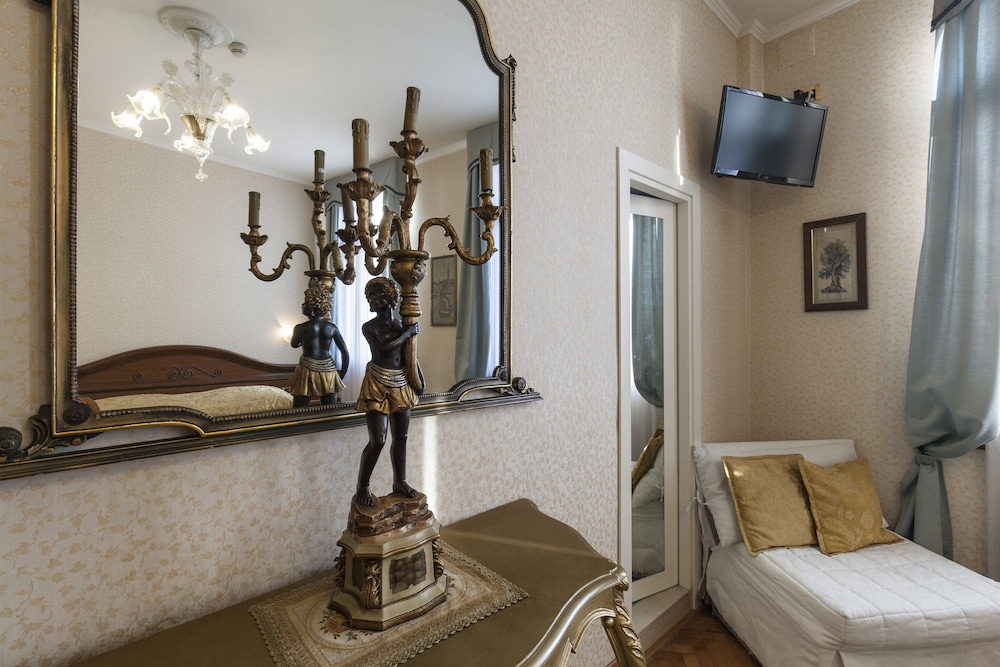 Classic Double Room, Lagoon View - Photo 4