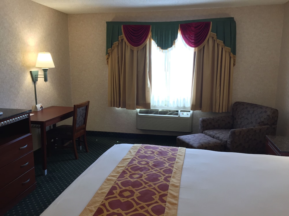 Standard Room, 1 King Bed, Non Smoking photo 3