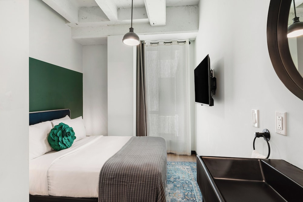 Room (Mini Full) - Photo 1