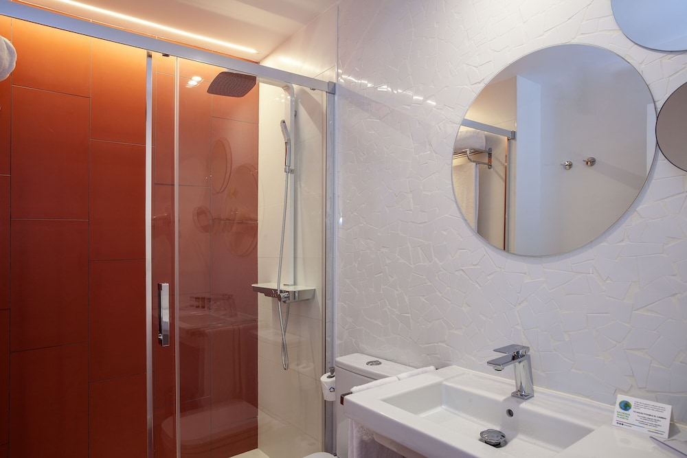 Twin Room - Photo 15