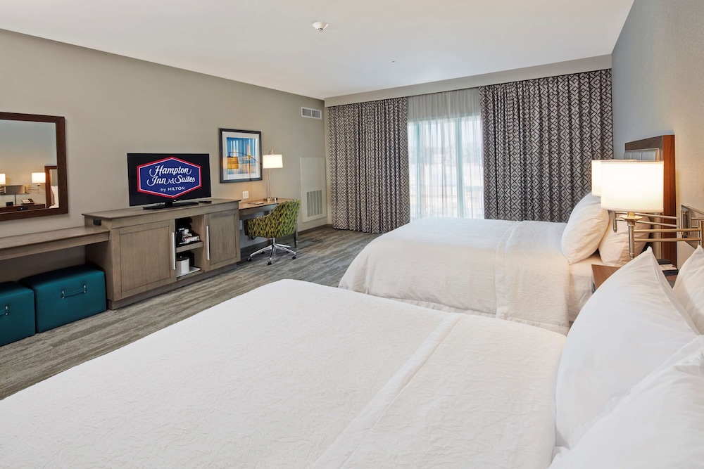Room, 2 Queen Beds, Accessible, Refrigerator (Mobility & Hearing, Bathtub) photo 3
