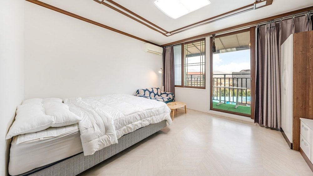 Basic Room, 1 Bedroom (Main Building Room 202)