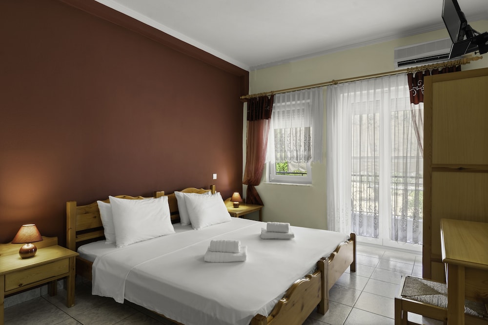Standard Double or Twin Room - Photo 8