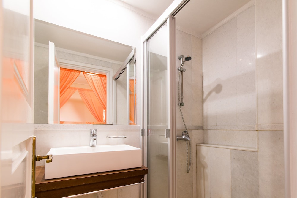 Junior Suite, Jetted Tub - Photo 6