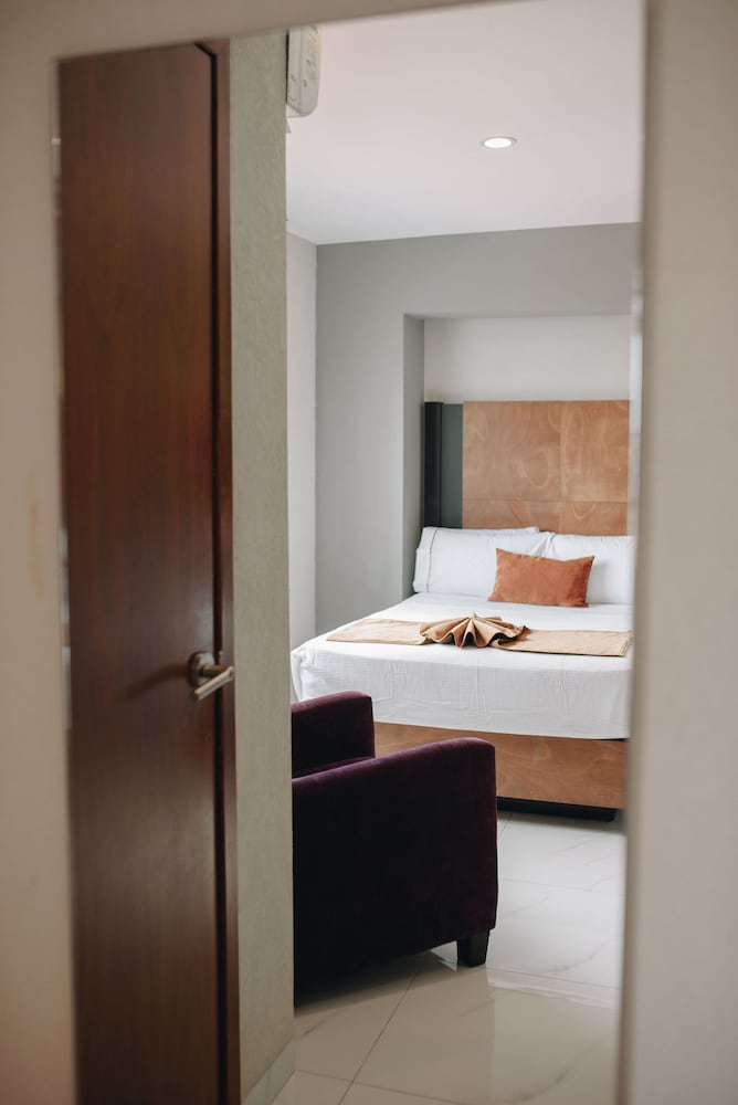 Executive Room, 2 Double Beds - Photo 9