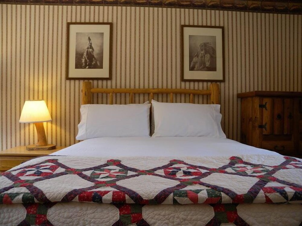 Double Room, Private Bathroom (Room 5 - No Pets Allowed) photo 1