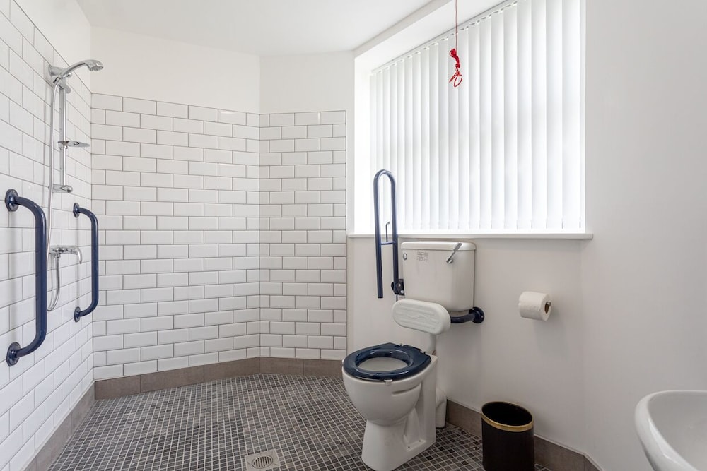Standard Double Room, 1 Double Bed, Non Smoking, Ensuite - Photo 8