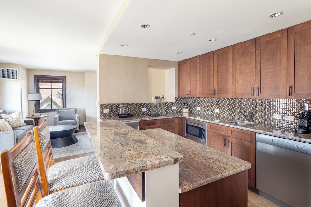 Classic Suite, 1 Bedroom, Mountain View photo 3