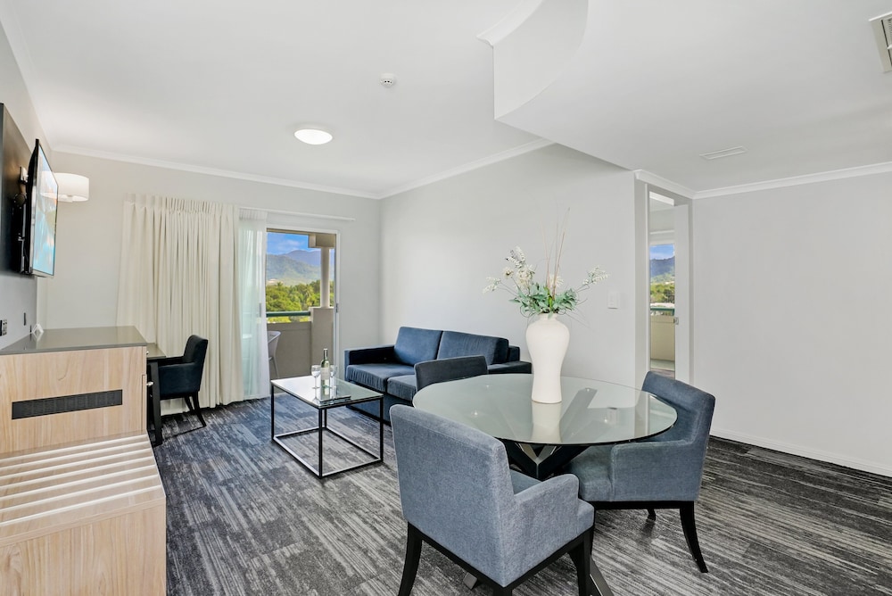 Suite, 1 Queen Bed - Photo 3