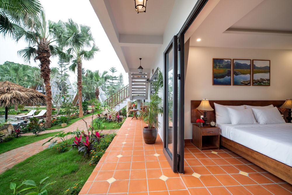 King Room, Pool View - Photo 4