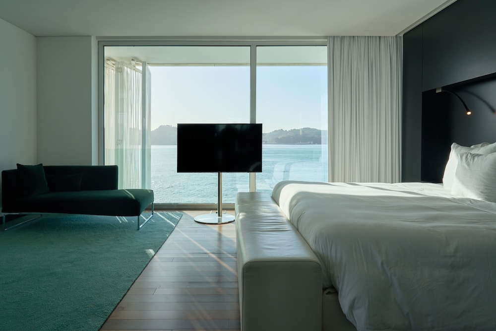Premier Suite (Diplomatic) - Photo 8