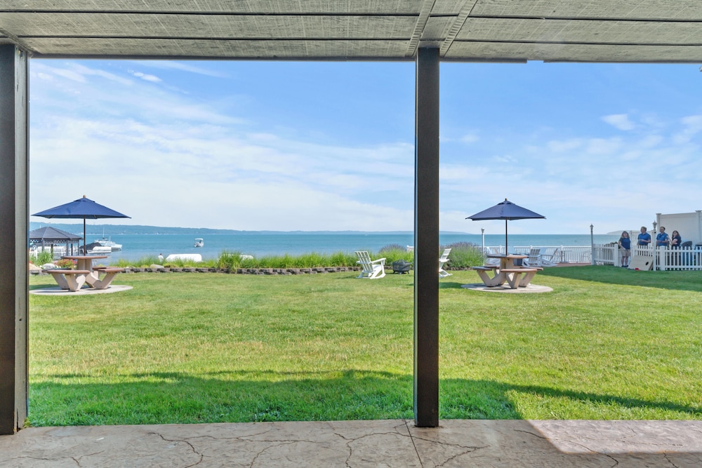 Deluxe Room, 2 Queen Beds, Beach View, Ground Floor photo 1