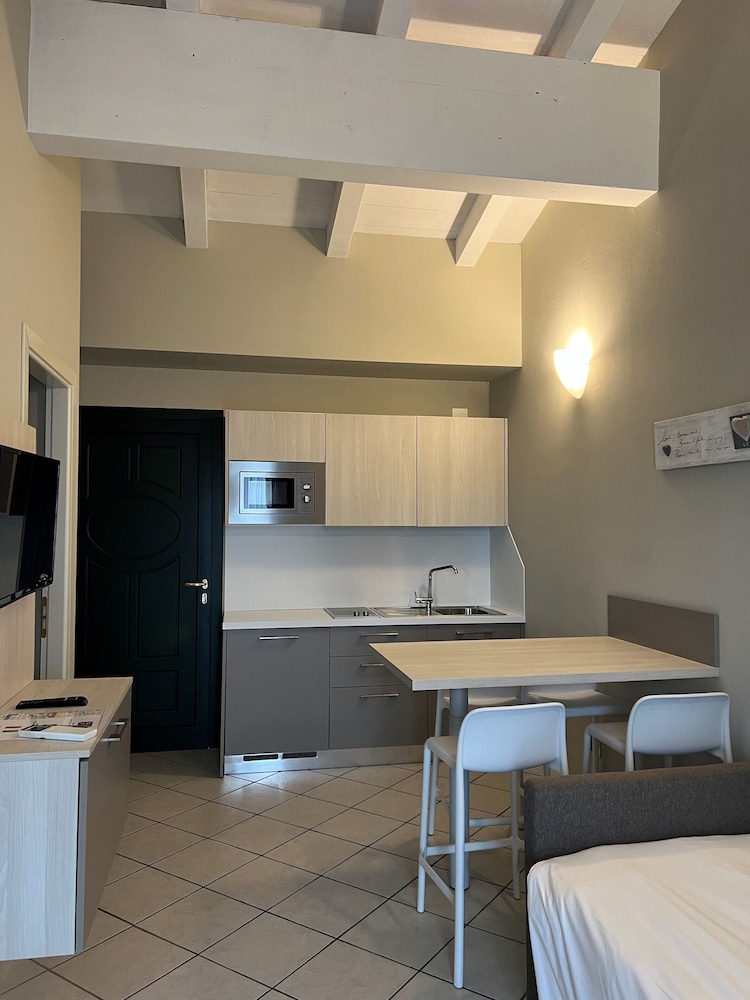 Superior Suite, 1 Bedroom, Terrace, Lake View - Photo 13