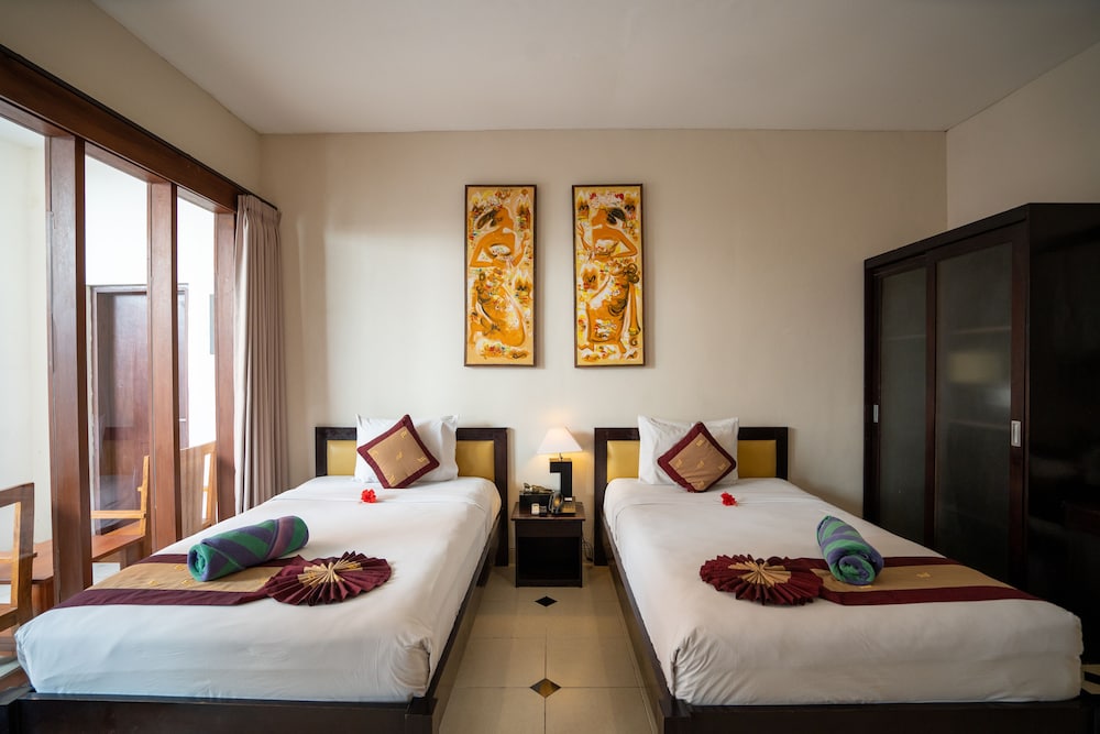 Superior Twin Room, Pool View - Photo 4