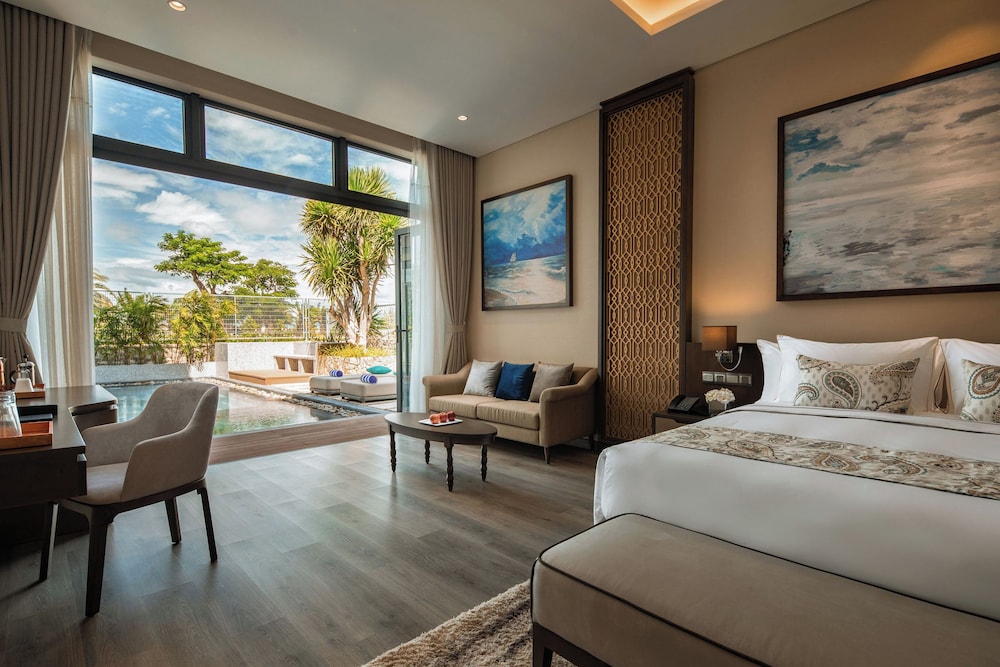 Deluxe Room, 1 King Bed, Non Smoking - Photo 18