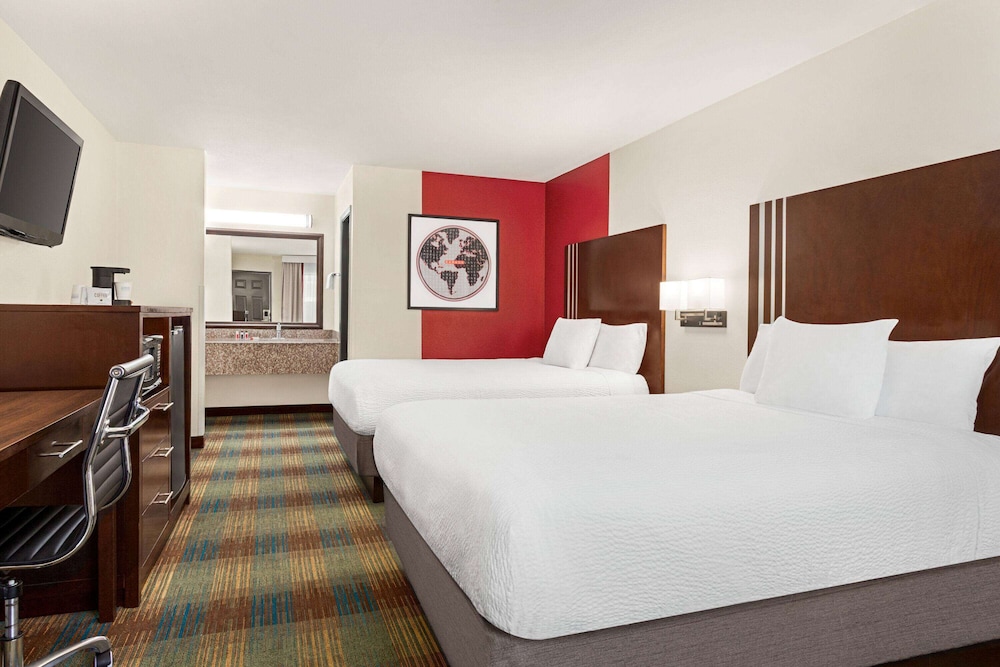 Deluxe Room, 2 Queen Beds - Photo 3
