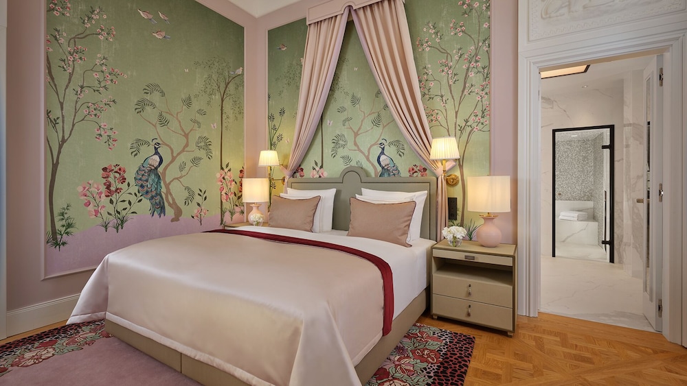 Queen Suite - Photo 2