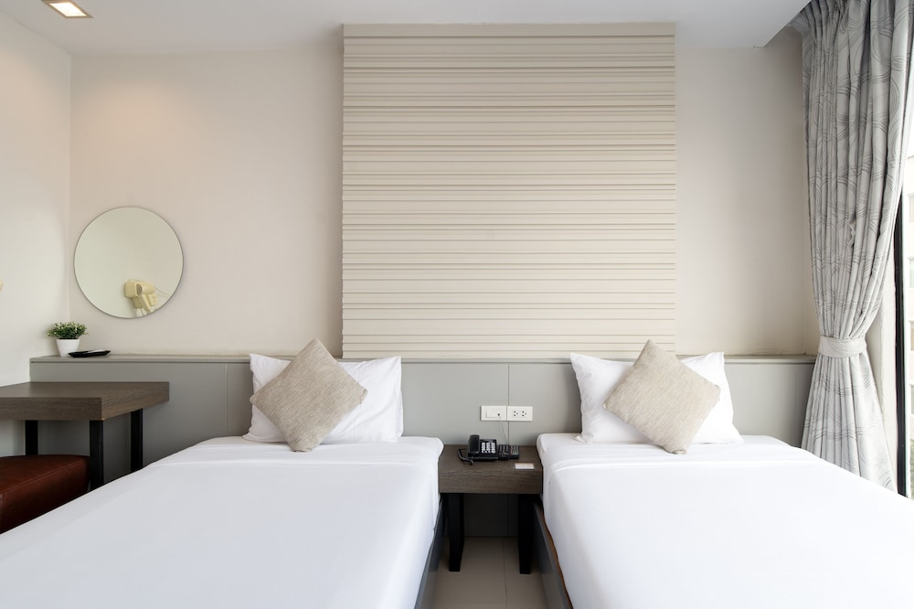 Deluxe Twin Bed A photo 1