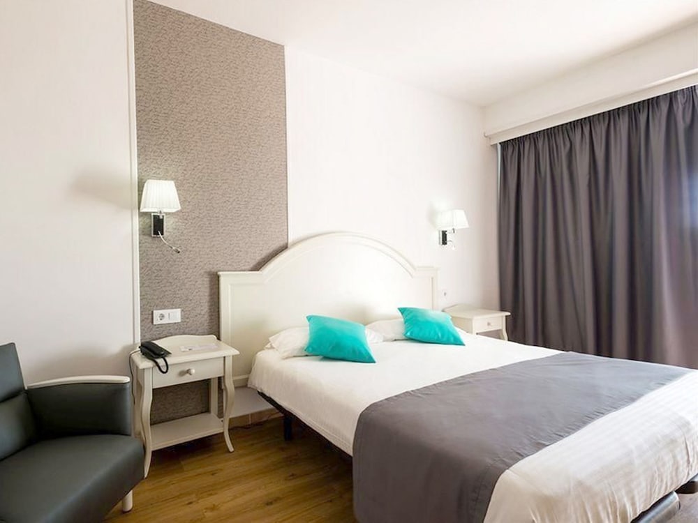 Double Room, Balcony, Pool View photo 2