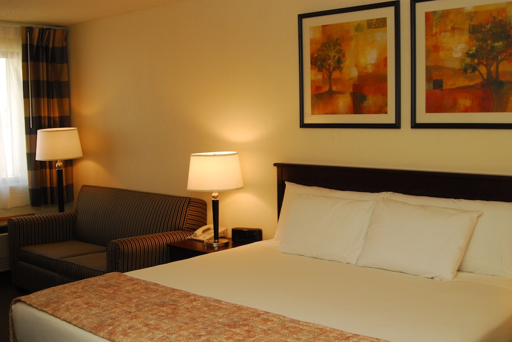 Suite, 1 King Bed, Non Smoking, Hot Tub - Photo 2