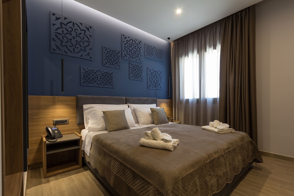 Deluxe Double Room (103)