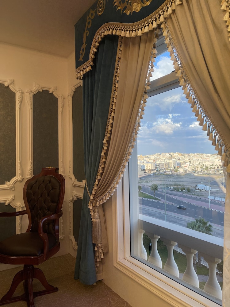 Royal Suite thumbnail 5